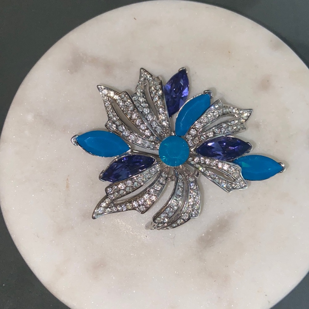 Flower brooch